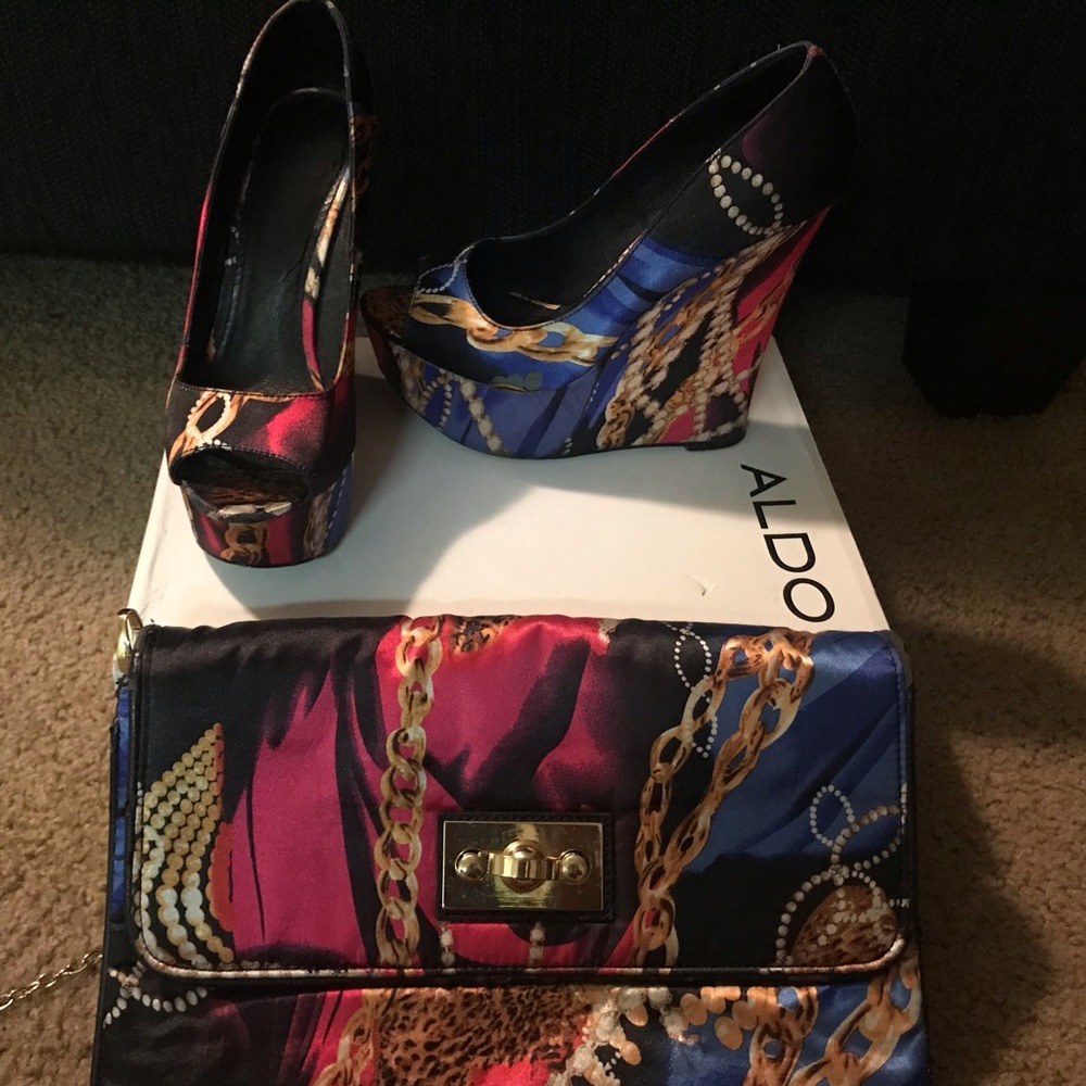 Also matching purse and shoes